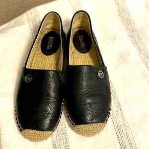 Women’s Michael Kors loafers size 6 in black